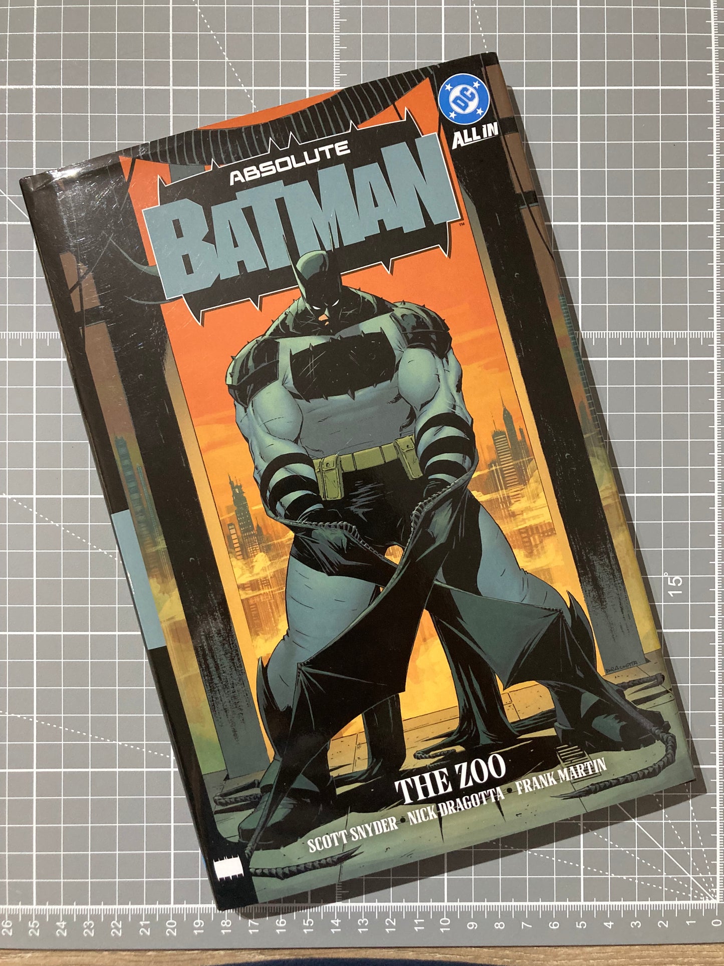 Absolute Batman Vol. 1: The Zoo HC