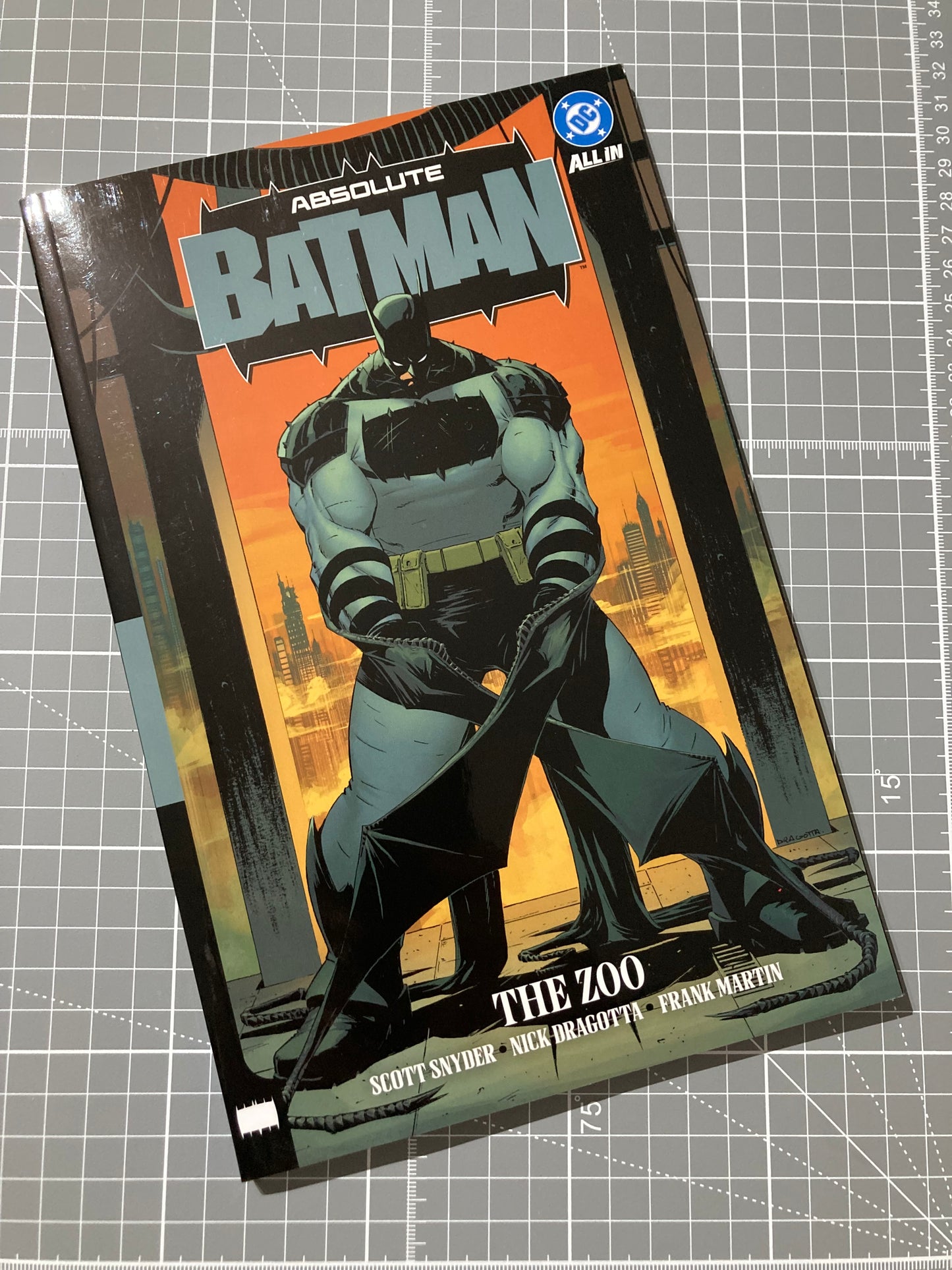 Absolute Batman Vol. 1: The Zoo TPB