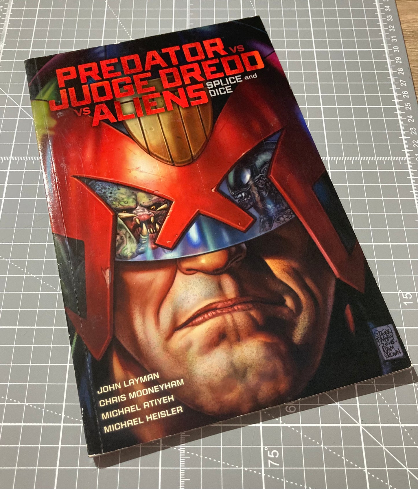 Predator Vs Judge Dredd Vs Aliens: Splice and Dice TPB