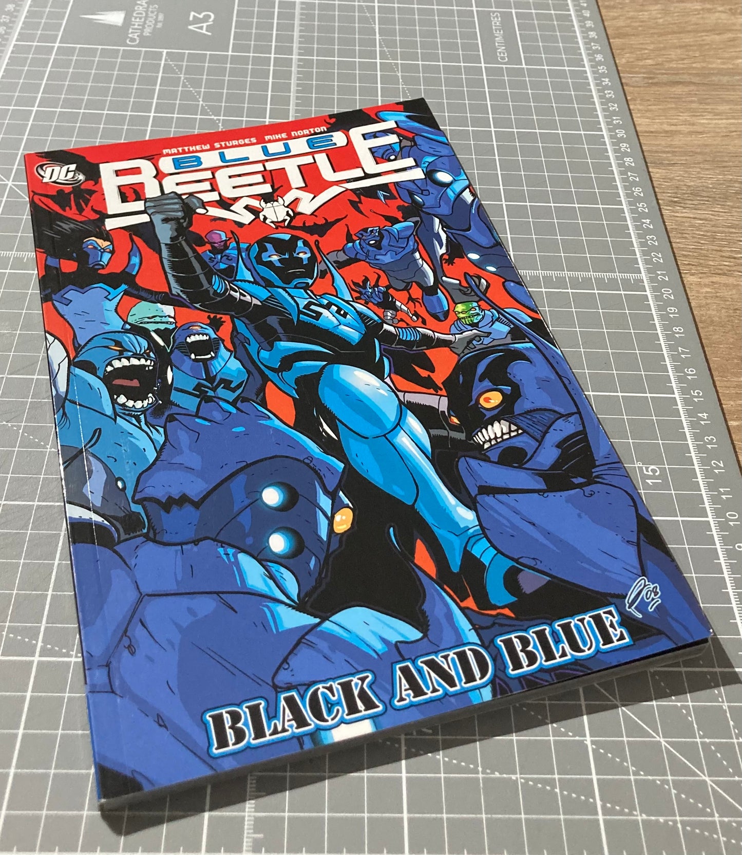 Blue Beetle: Black and Blue TPB