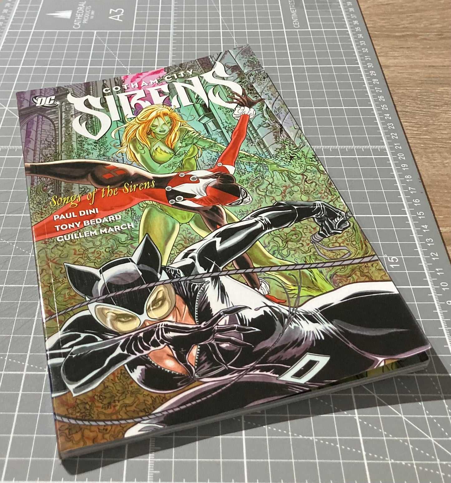 Gotham City Sirens: Songs of the Sirens TPB