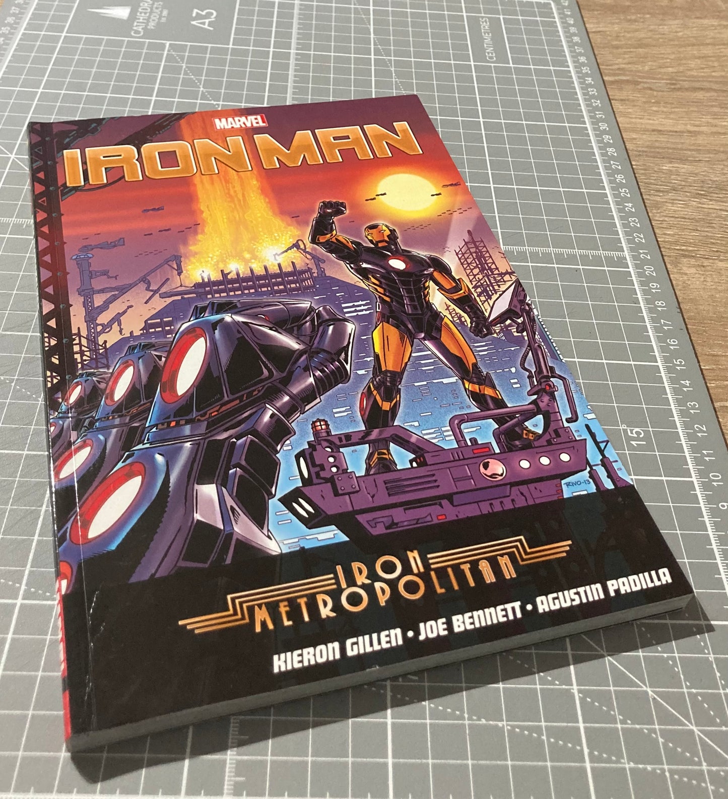 Iron Man: Iron Metropolitan TPB (Ex-Library Book)