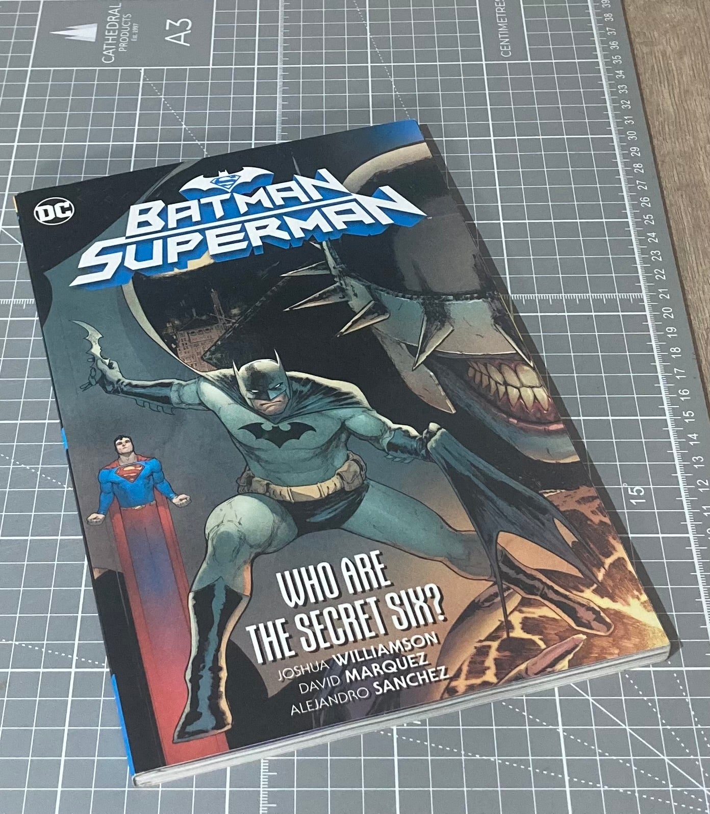Batman/Superman Vol. 1: Who Are the Secret Six? TPB