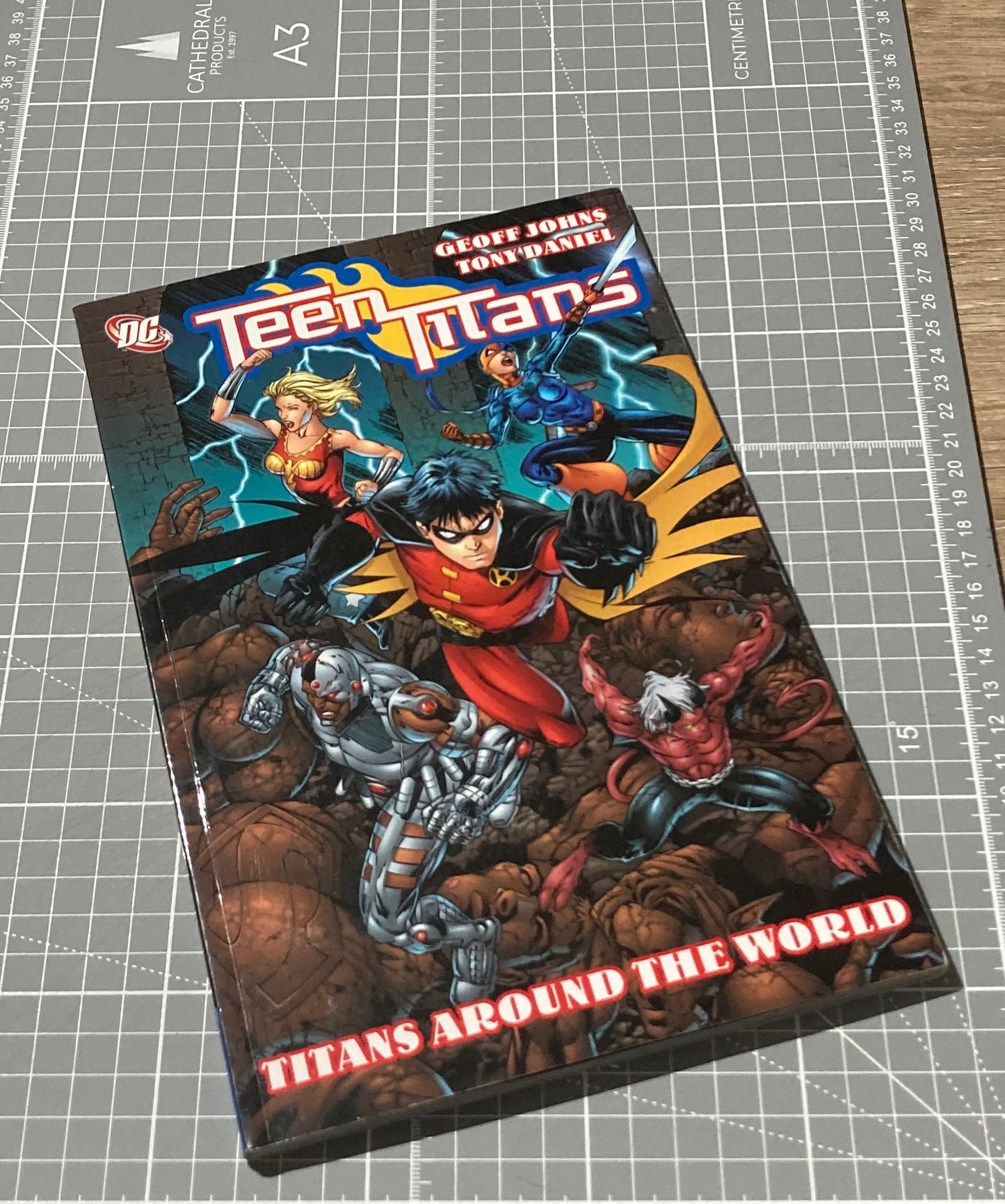 Teen Titans Vol. 6: Titans Around the World TPB