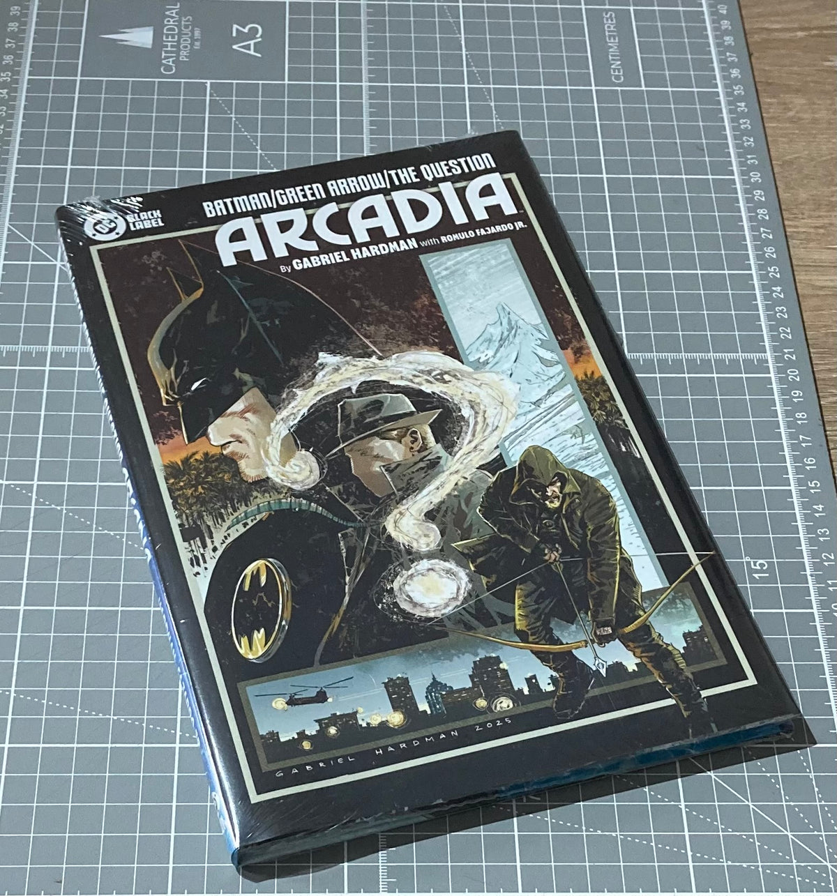 Batman/Green Arrow/The Question: Arcadia HC