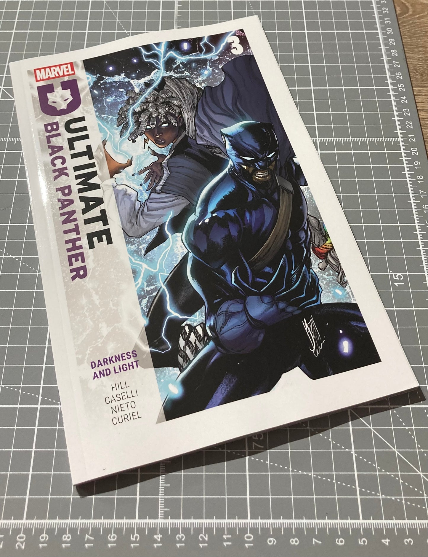 Ultimate Black Panther by Bryan Hill Vol. 3: Darlness and Light TPB