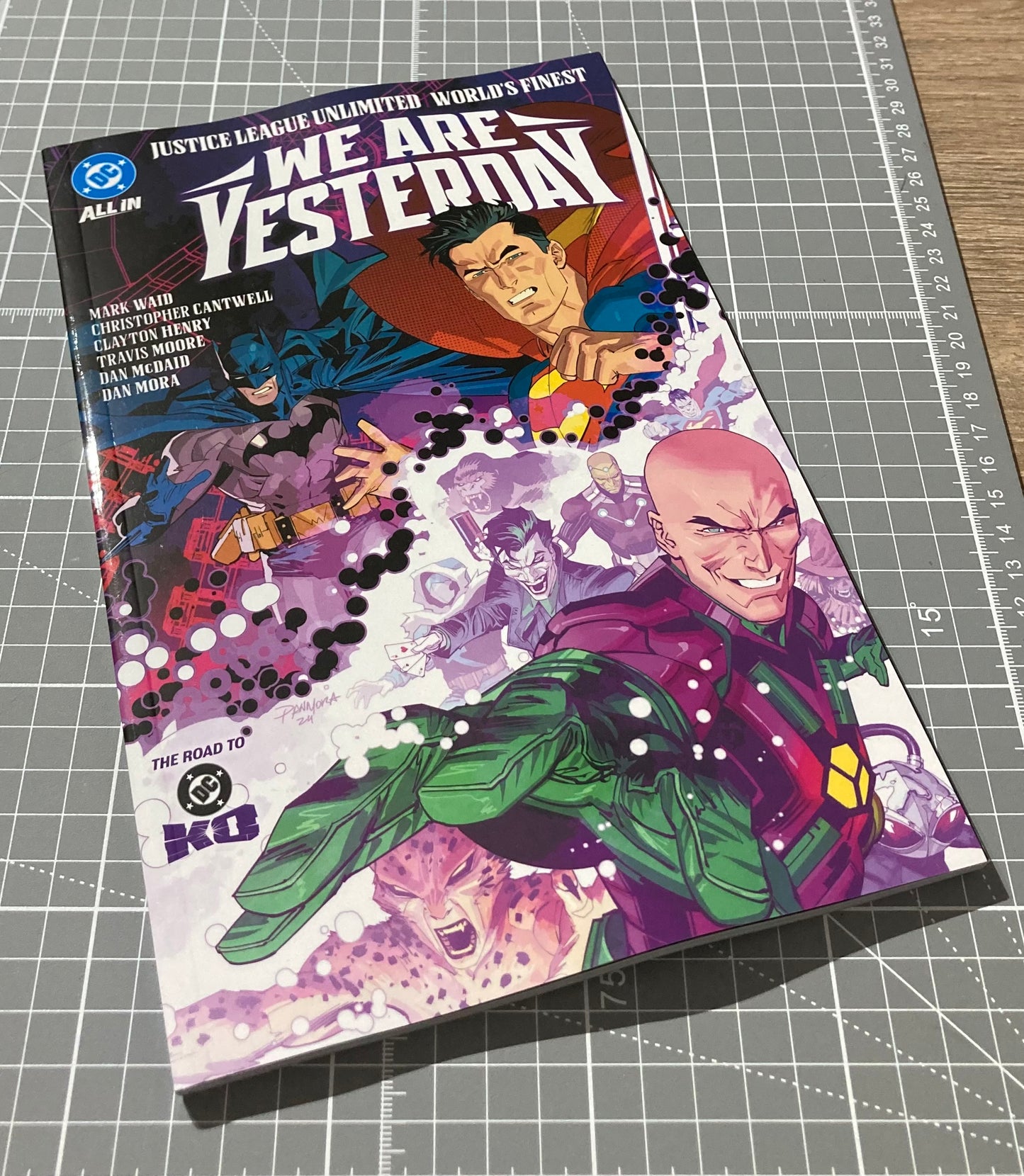 Justice League Unlimited / World's Finest: We Are Yesterday TPB