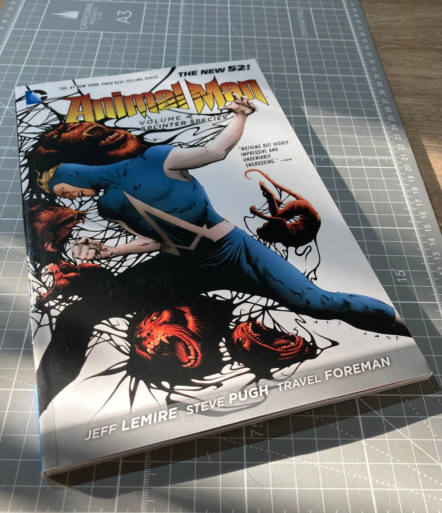 Animal Man Vol. 4: Splinter Species (The New 52!) TPB