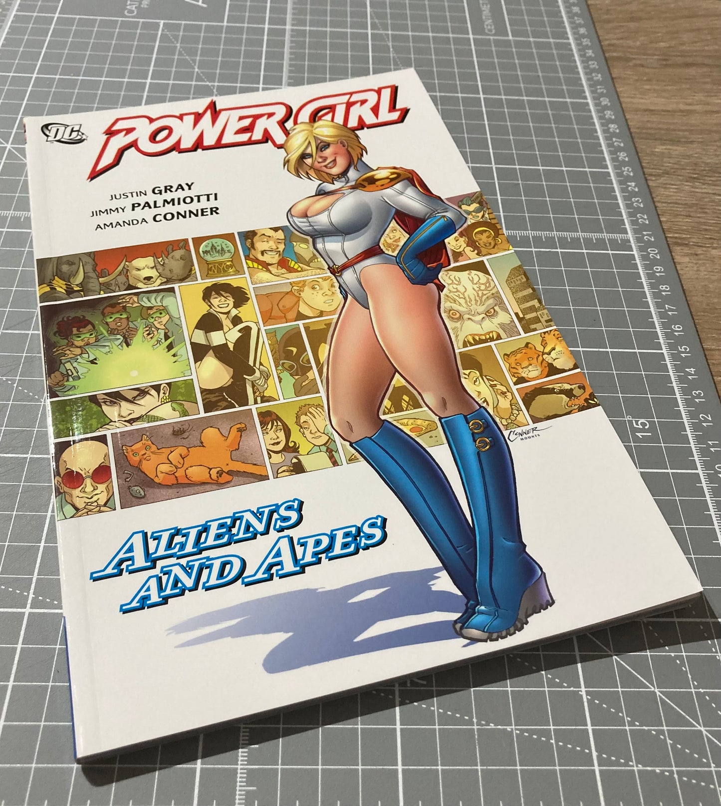 Power Girl: Aliens and Apes TPB