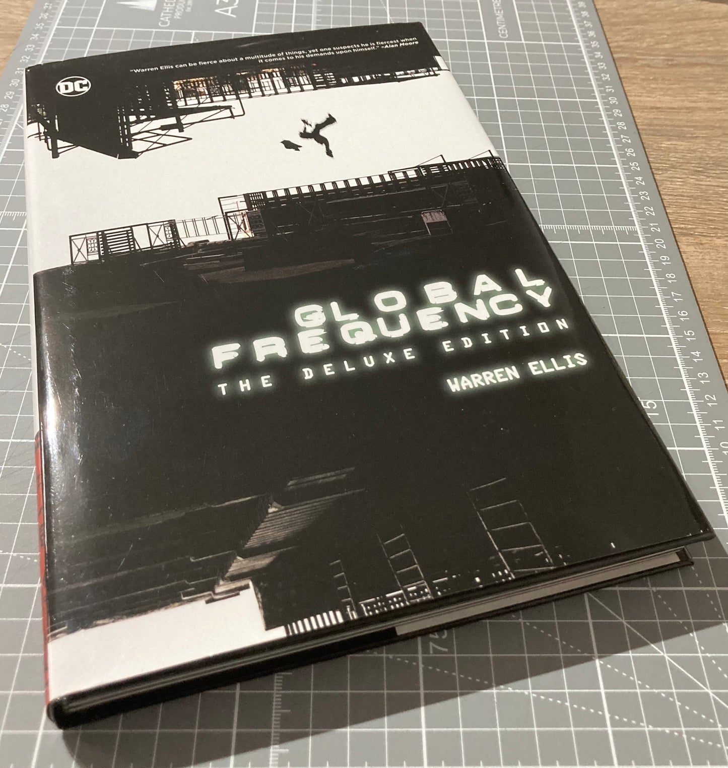 Global Frequency: The Deluxe Edition OHC