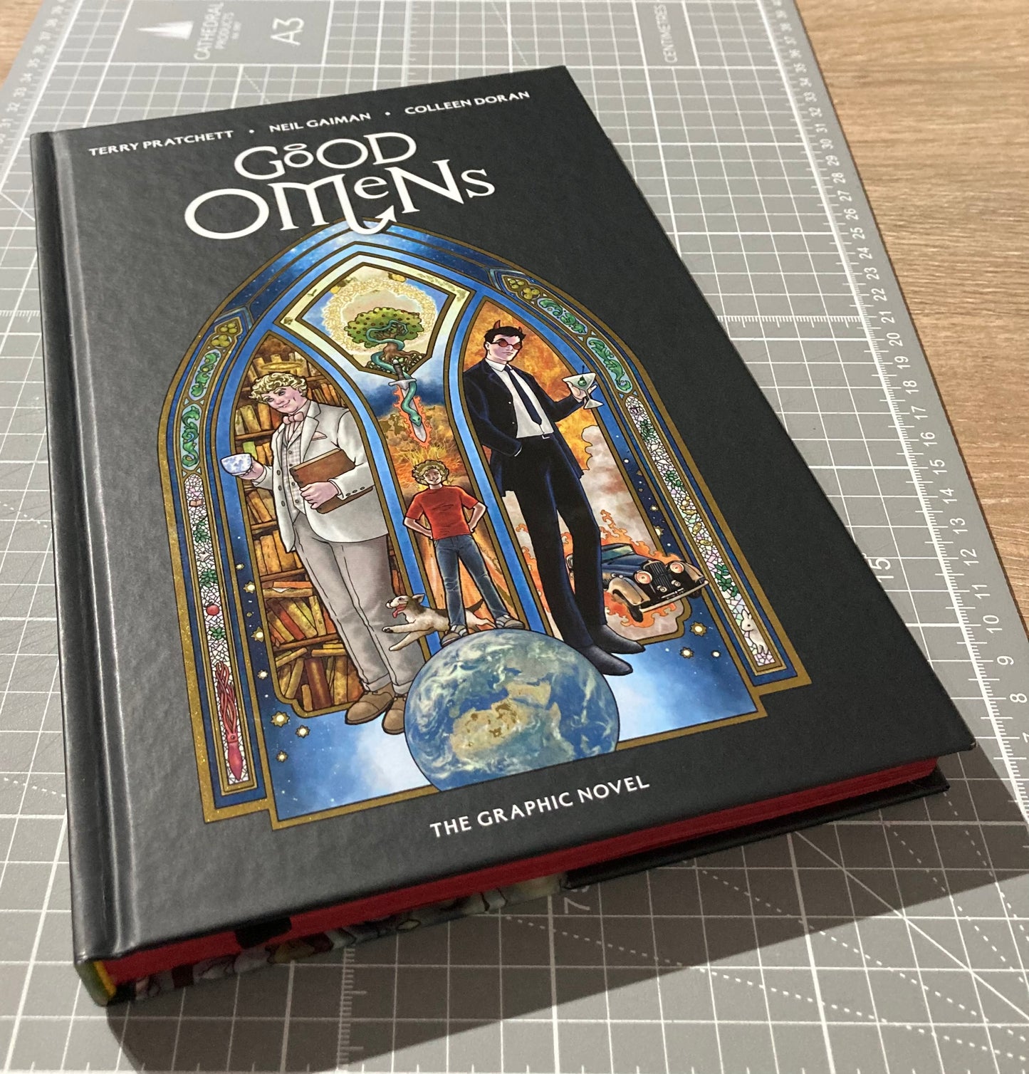 Good Omens: The Official (and Ineffable) Graphic Novel HC