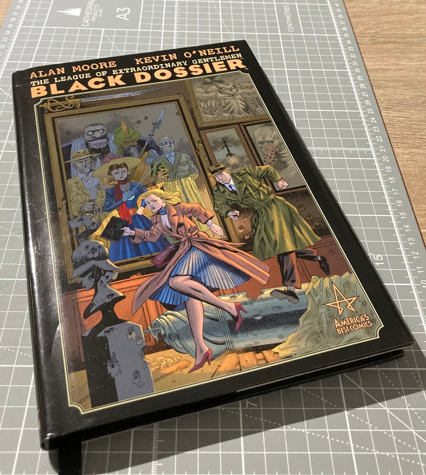 The League of Extraordinary Gentlemen: Black Dossier HC