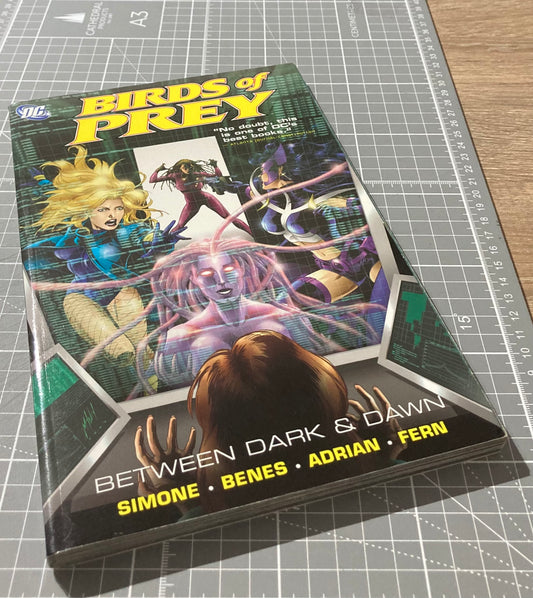 Birds of Prey: Between Dark and Dawn TPB