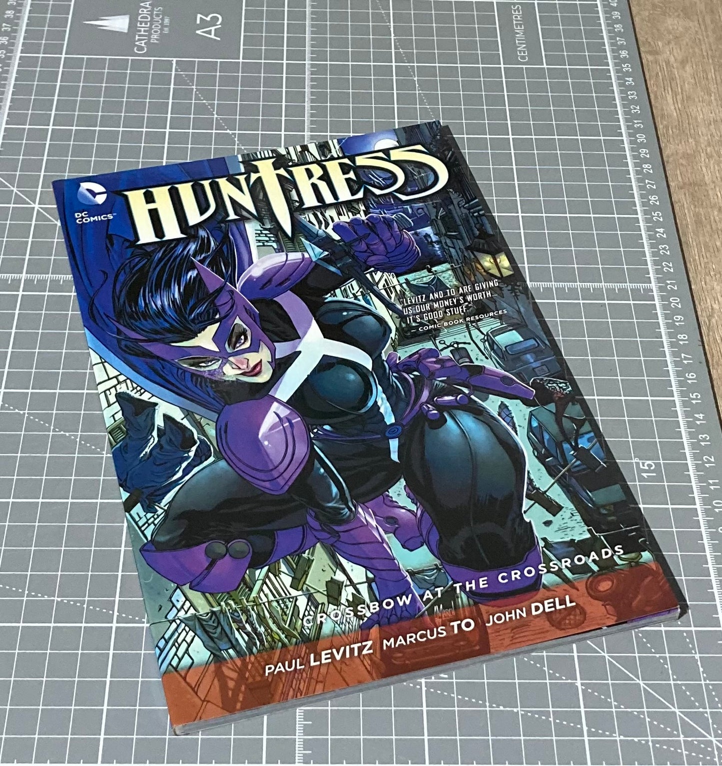 Huntress: Crossbow at the Crossroads TPB