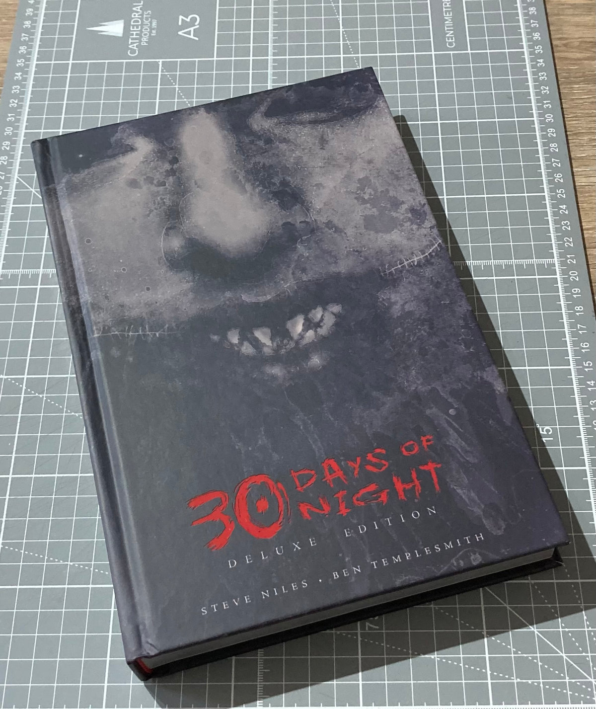 30 Days of Night Deluxe Edition: Book One HC