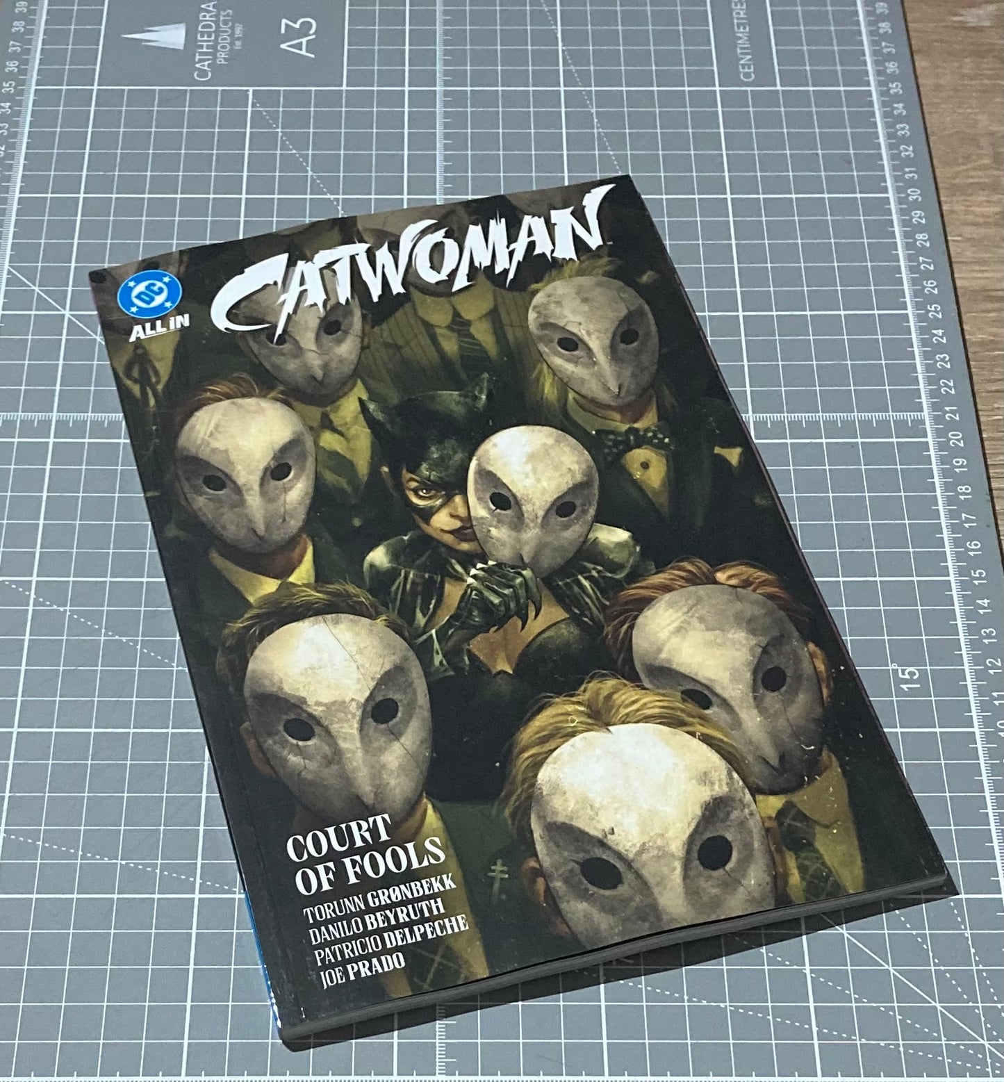Catwoman Vol. 3: Court of Fools TPB