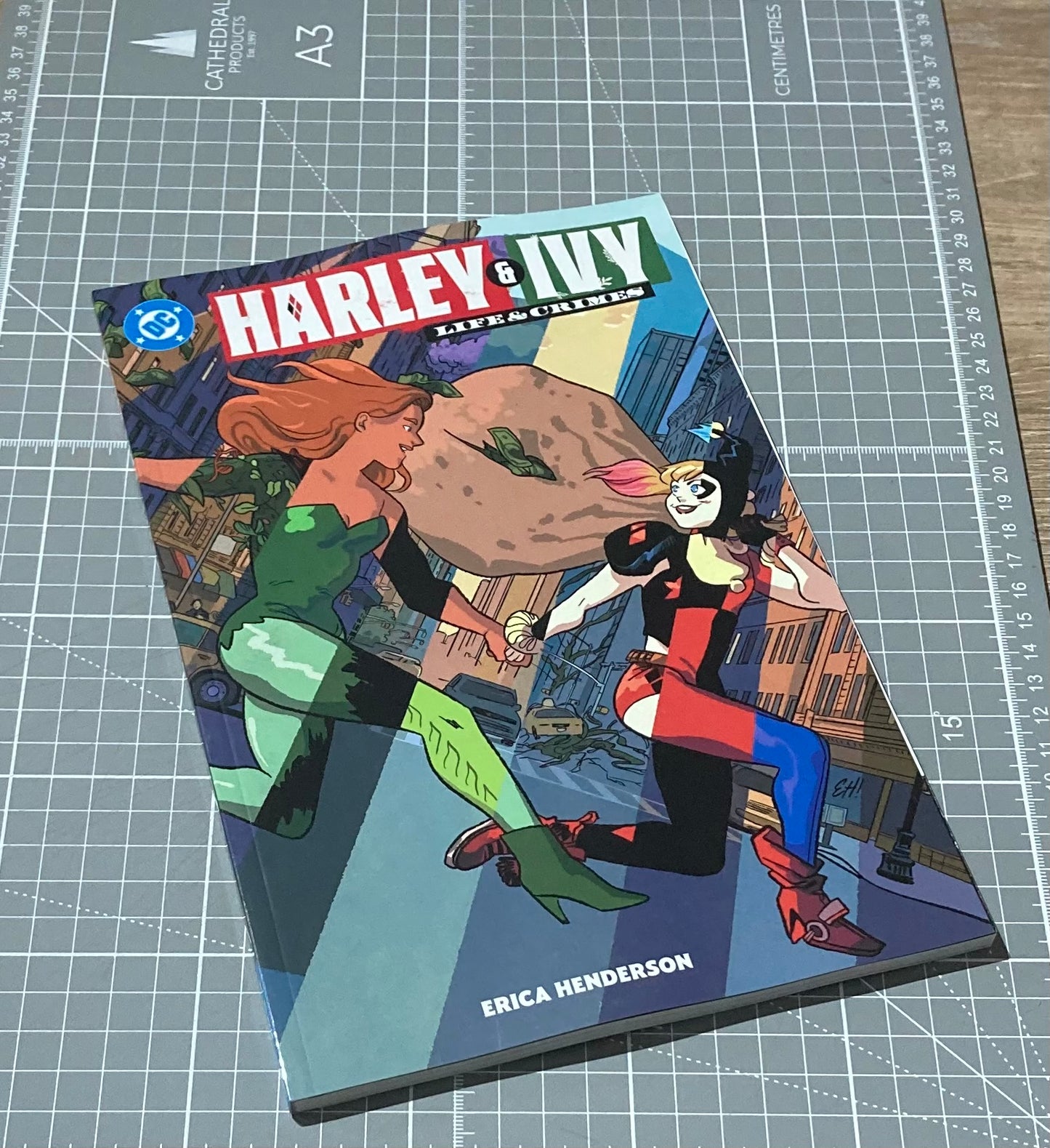 Harley & Ivy: Life & Crimes TPB